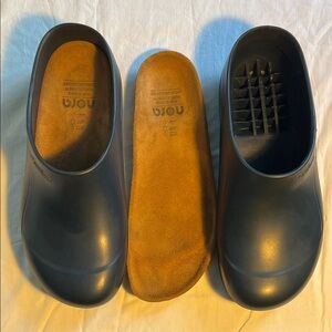 Nora Navy Blue Women's Garden Clogs (Italian)